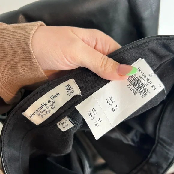 BNWT Abercrombie Curve Love Vegan Leather 90s Straight Pants size 35 Long - Picture 2 of 3